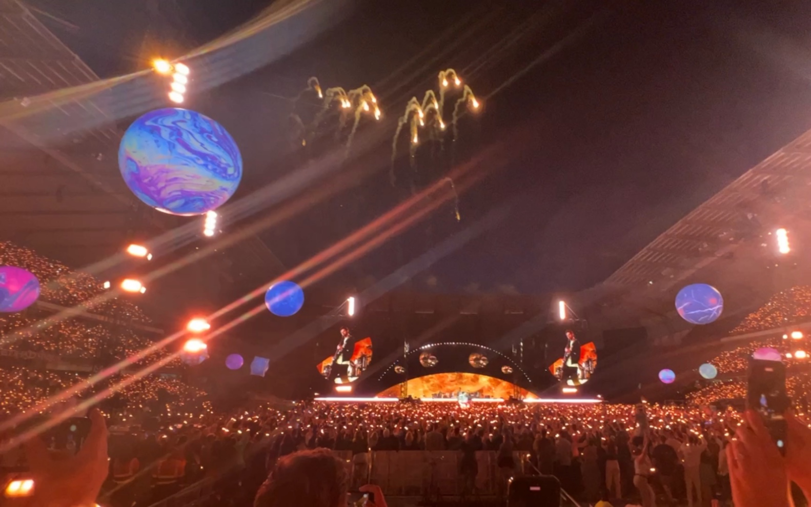 coldplay 曼城演唱会现场 《fix you》烟花秀