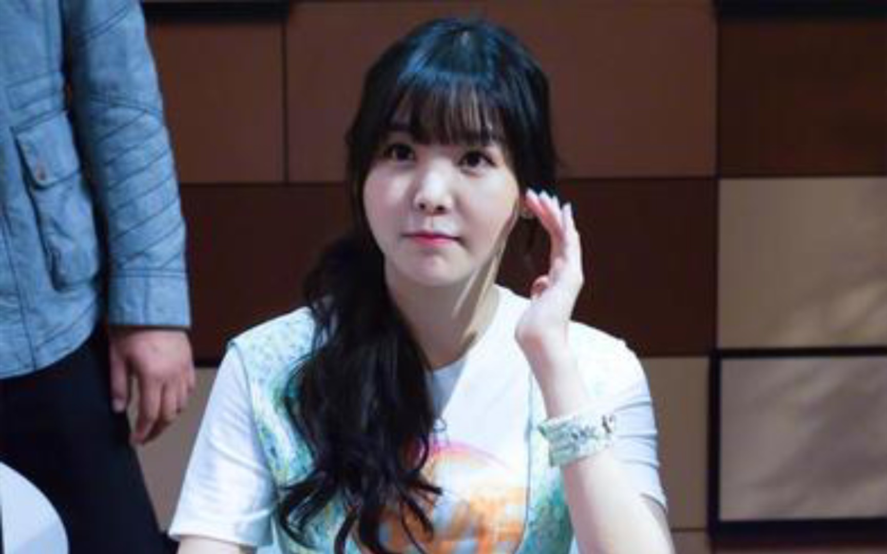 大聪明raina一哈的形象