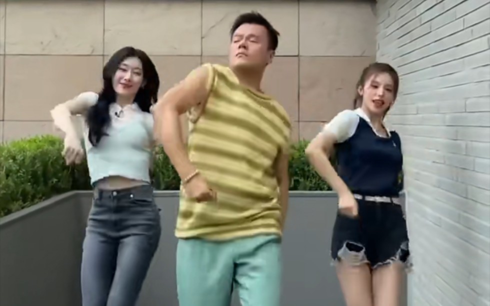 [图]【Sneakers舞蹈挑战Challenge】ITZY黄礼志+李彩领&JYP朴振荣