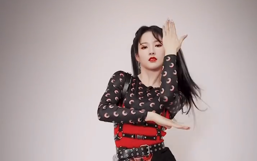 【硬糖少女303】《双马尾》全员变装舞蹈挑战,妈粉渐渐变质