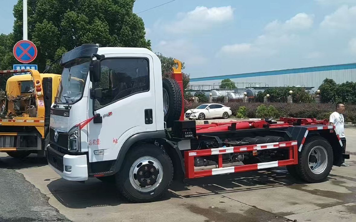 东风华神8吨勾臂式垃圾车