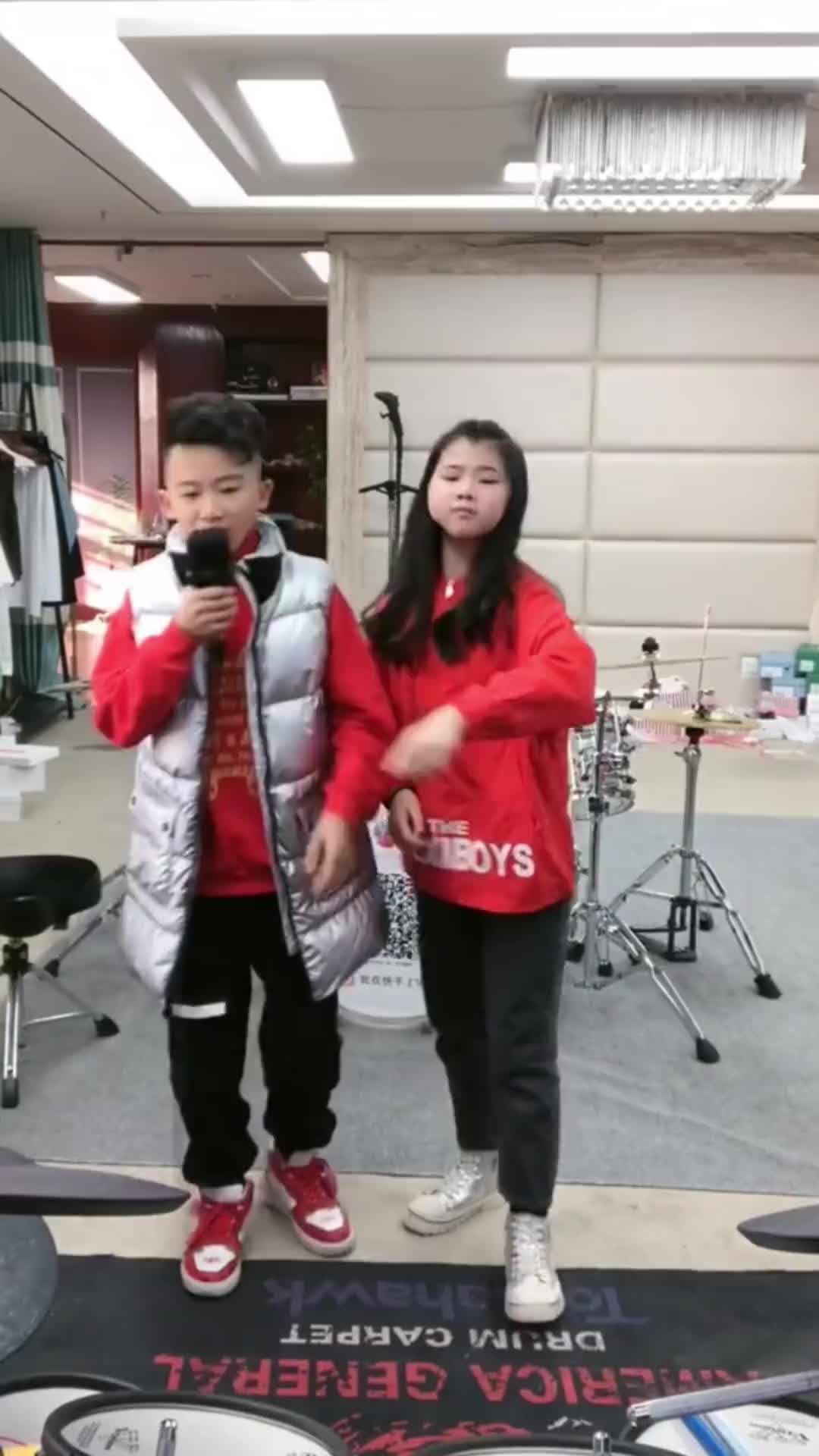 兄妹俩真棒超可爱小天一雨儿爱唱歌