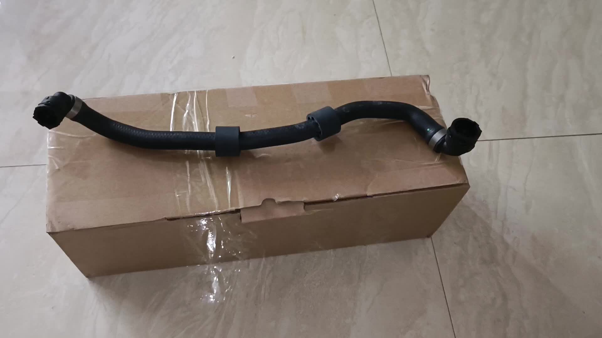奔驰glb200水管软管胶管