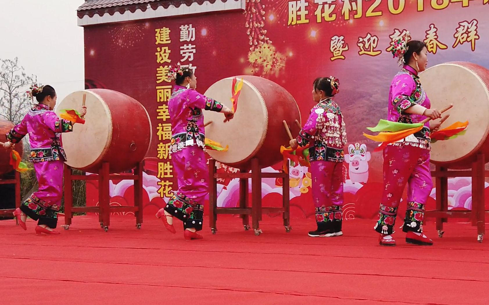 [图]湖南湘西凤凰胜花村活动，用这样的苗鼓开场果然有特色