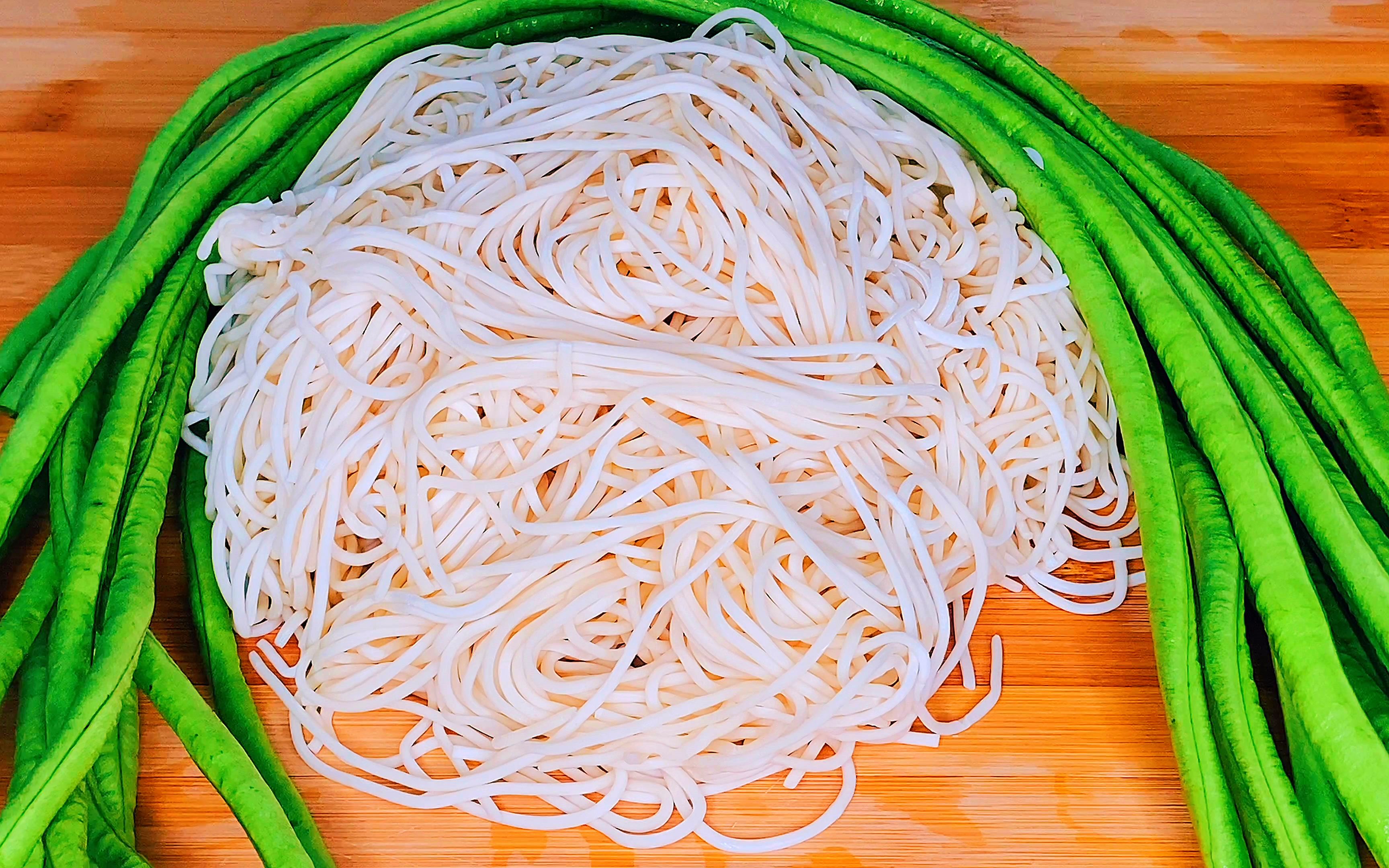 一把豆角 ,半斤面条,简单一做,营养美味口感劲道,比吃肉都香