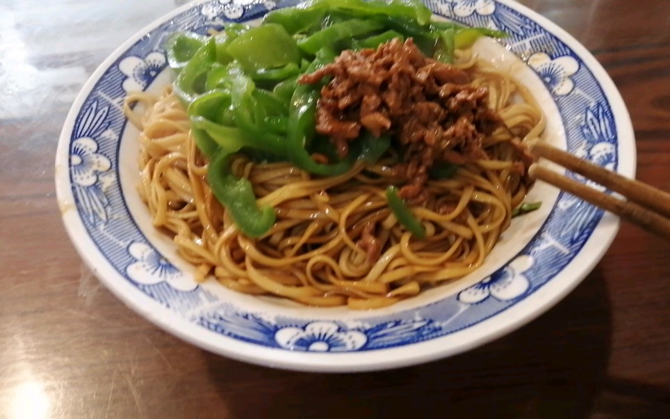 清晨来如皋吃一碗青椒盘水面绿色美味