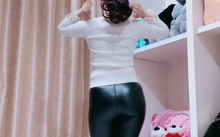 蜜蜜:康定情歌超清.mp4哔哩哔哩bilibili