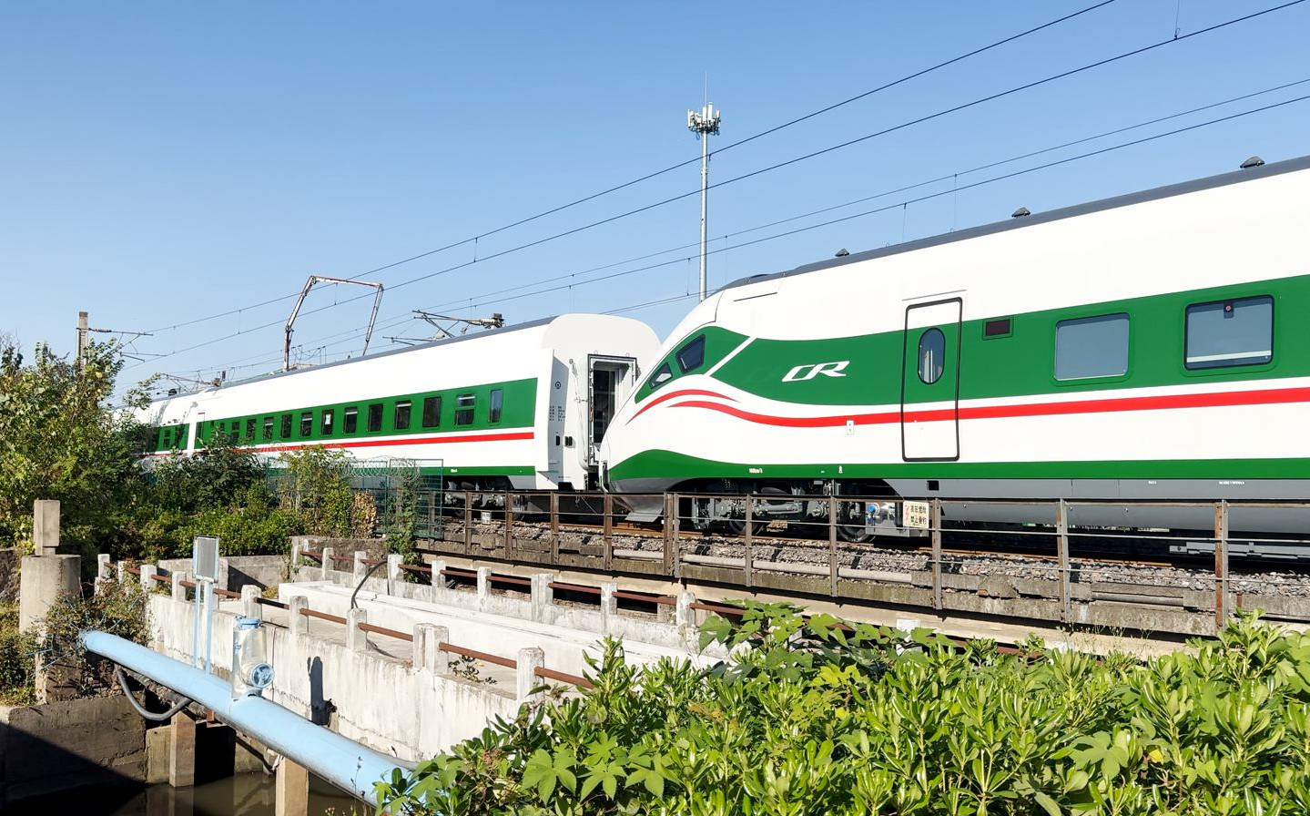 【中国铁路】动车"整组拉拖车"?超长客车编组!