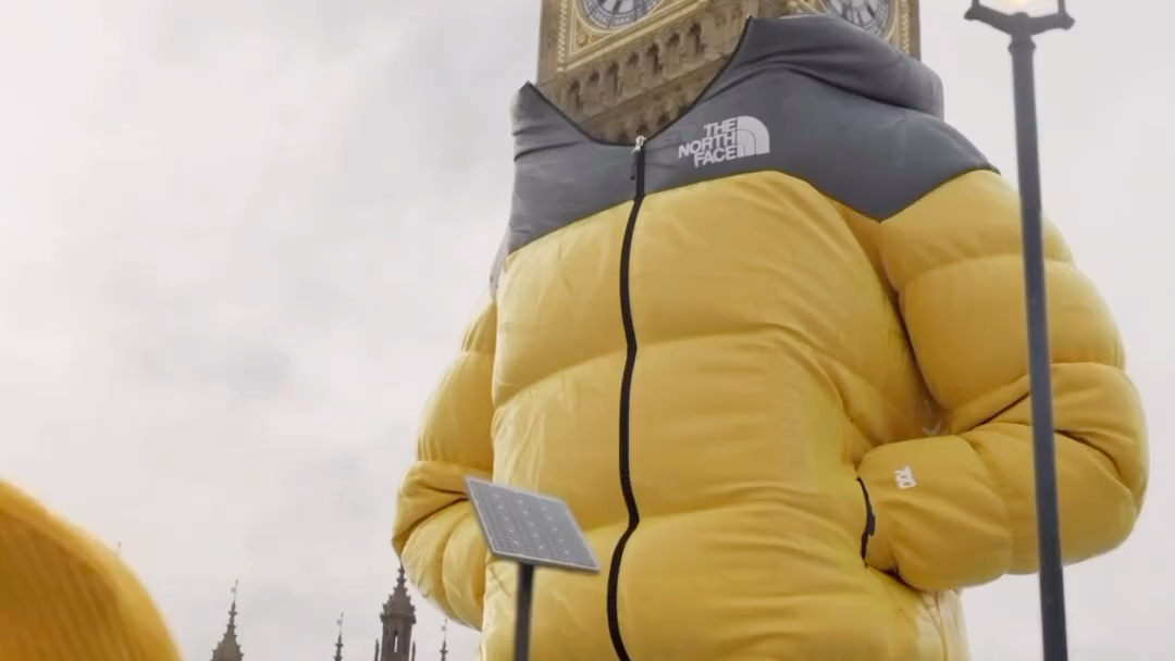 天冷了 记得穿北面 有点现象级场景了!英国大本钟穿上tnf socute