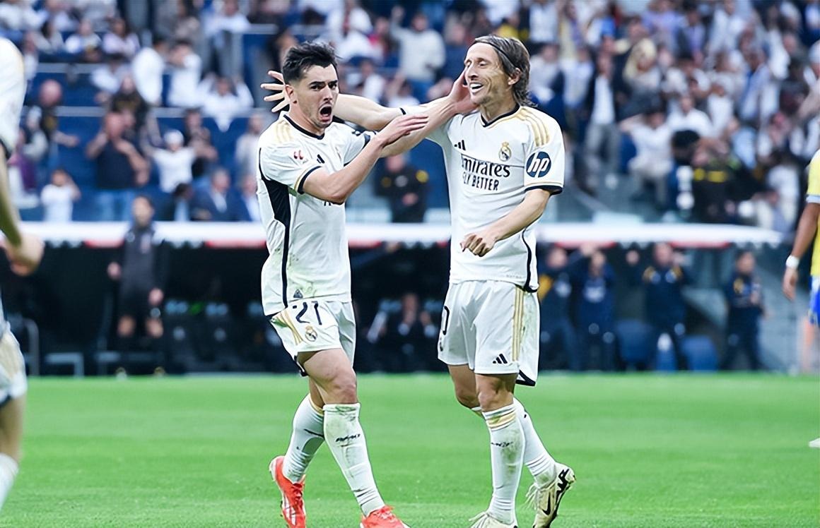 安切洛蒂讲义气!魔笛今夏将留皇马,6大替补都不走,再战1年西甲