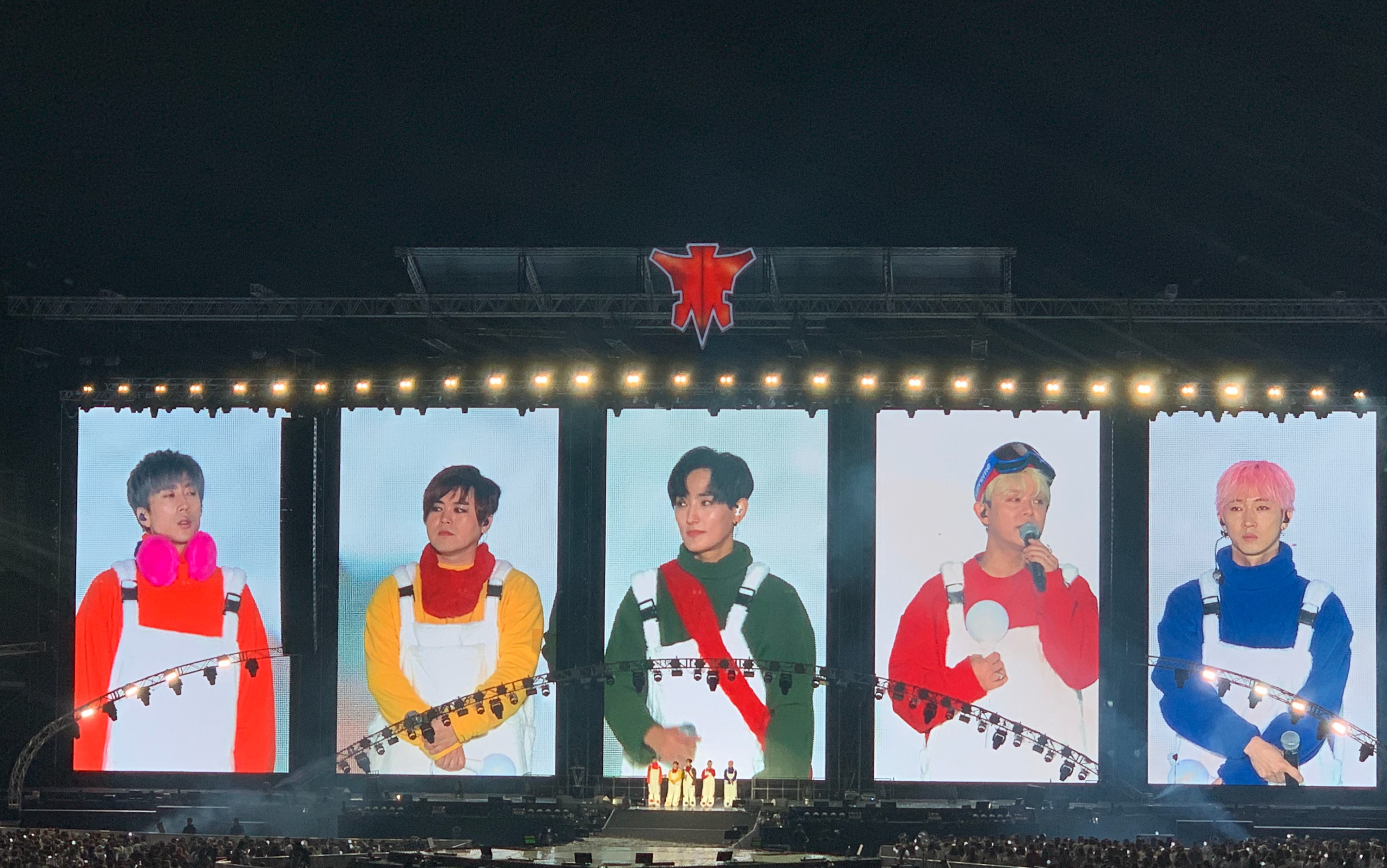 10.14首尔蚕室演唱会(上)不完整片段