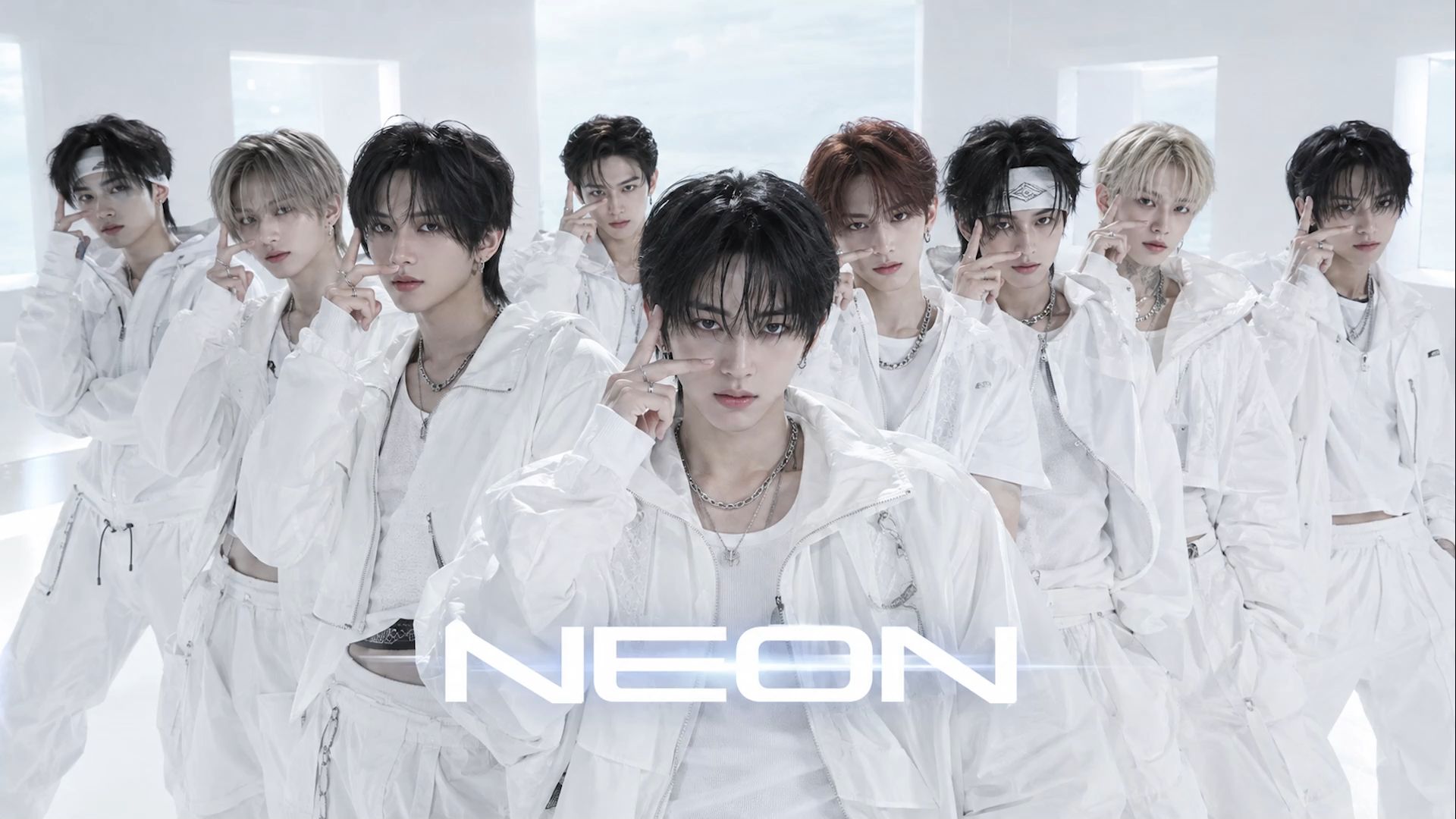 正统帽味！如果李秀满新女团A2O LITE的《NEON》是一首男团曲的话