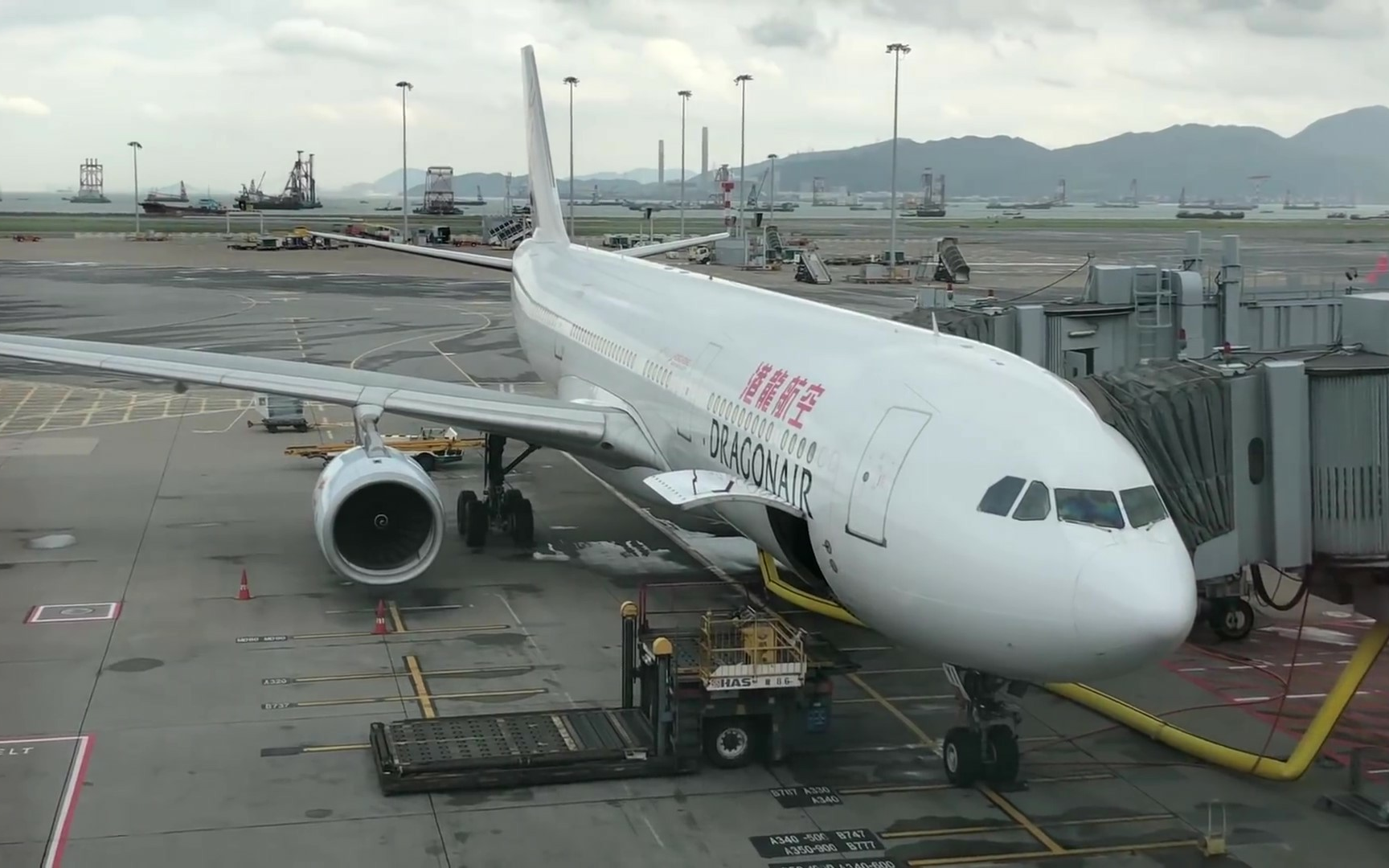 youtube國泰港龍航空空客a330300頭等艙飛行報告香港青島