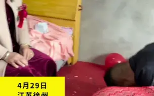 Télécharger la video: 单亲妈妈嫁女掏出改口红包 新郎接过立马打开 结局让网友惭愧！