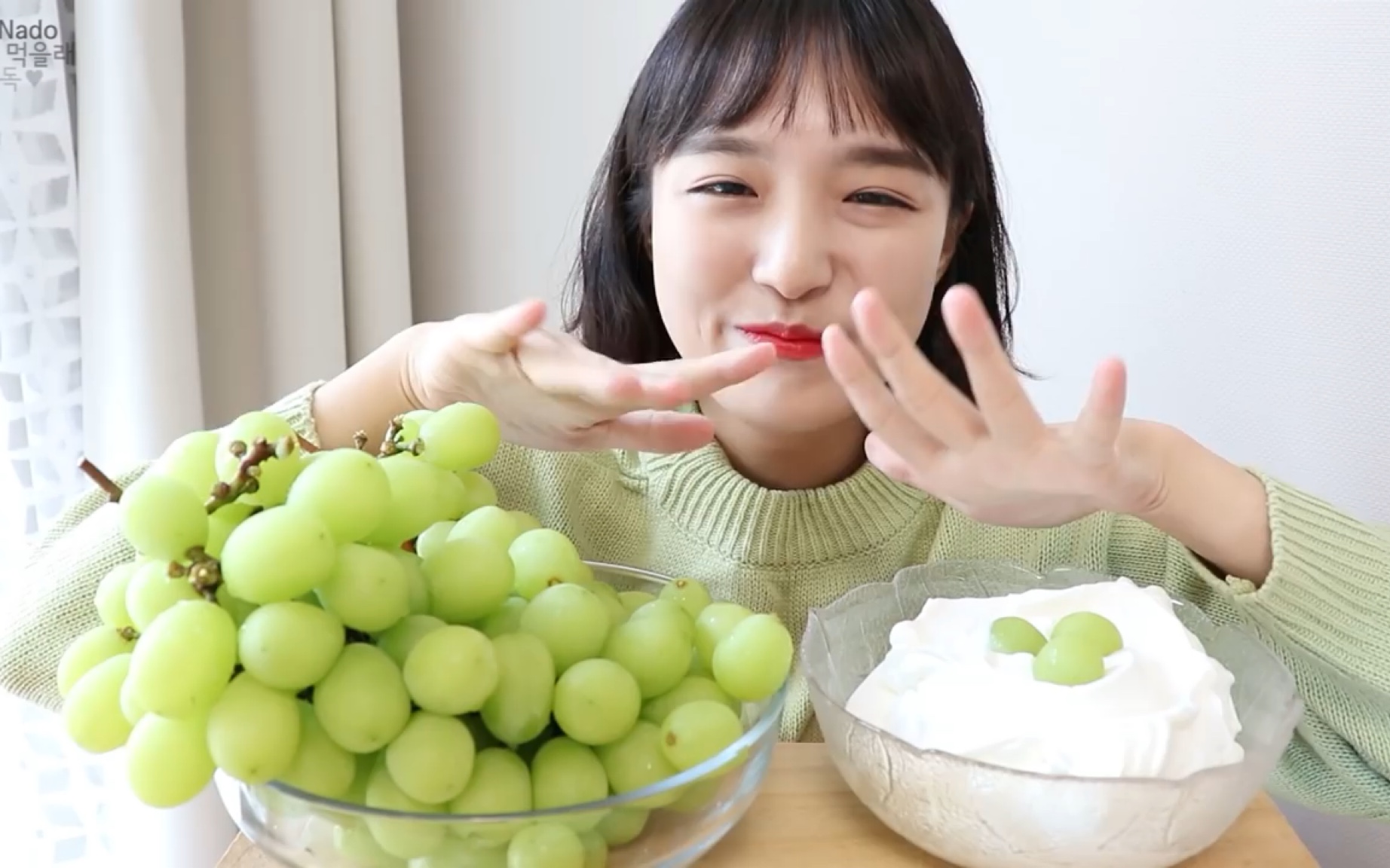 「韩国吃播nado酱」一口一个葡萄界爱马仕,太满足了.