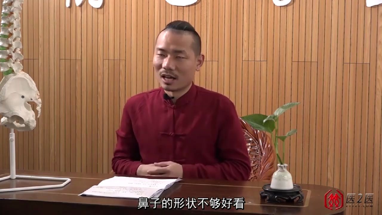 [图]王红锦徒手整形：鼻梁挺高，歪鼻矫正