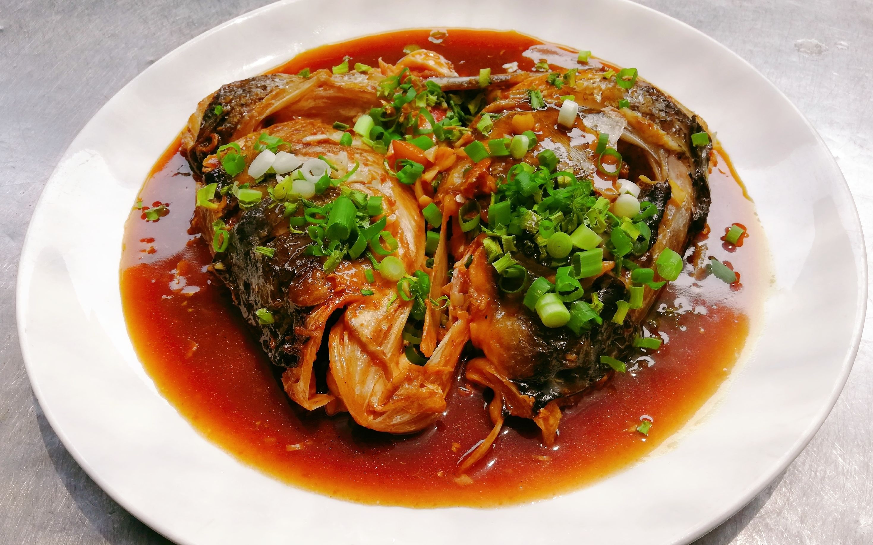 no!今天专做"蒜香鱼头",肉嫩刺少,吃着过瘾.