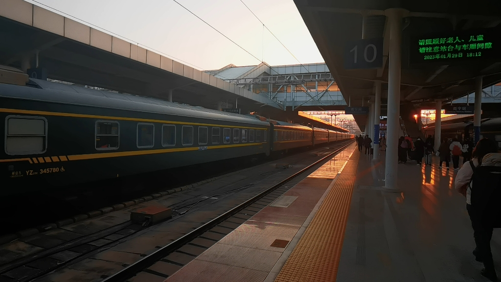 t381(上海南-昆明)南宁站出站