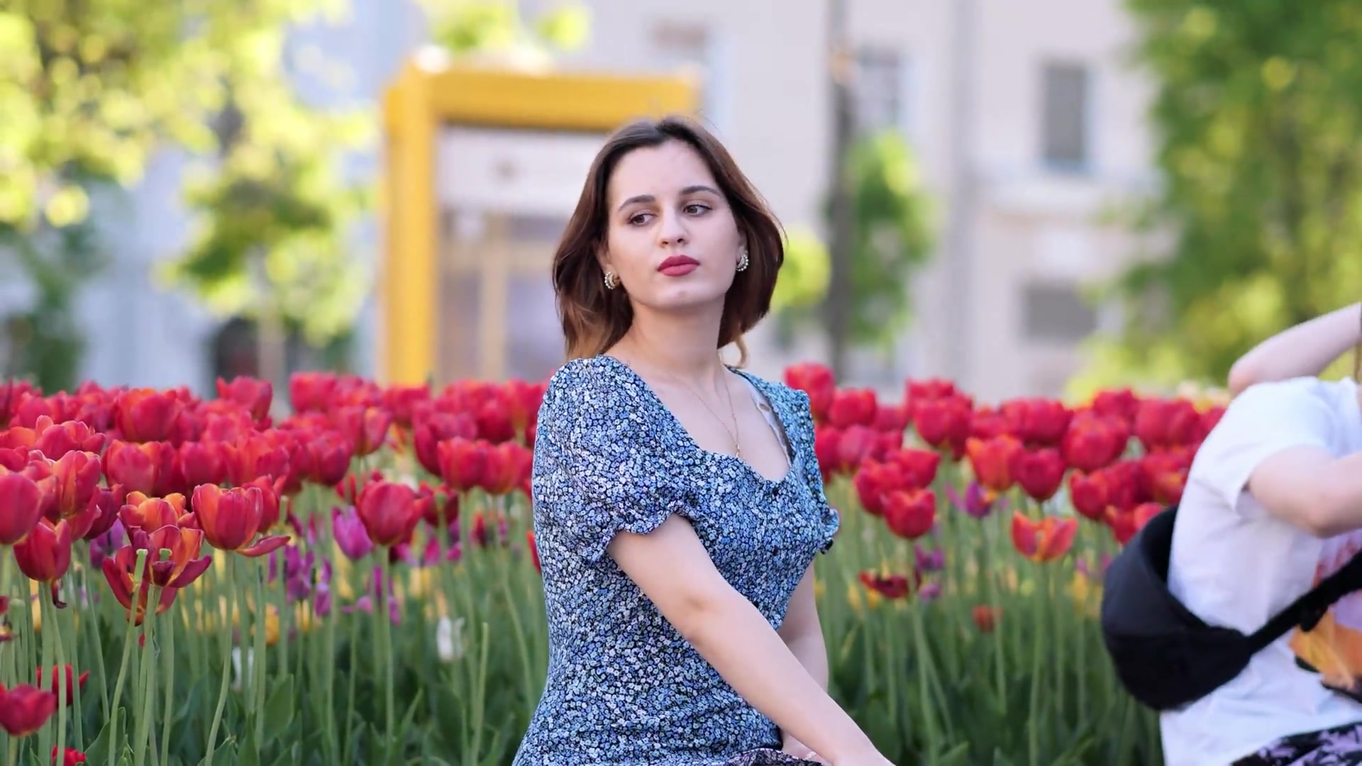 俄罗斯街头美丽的俄罗斯女孩