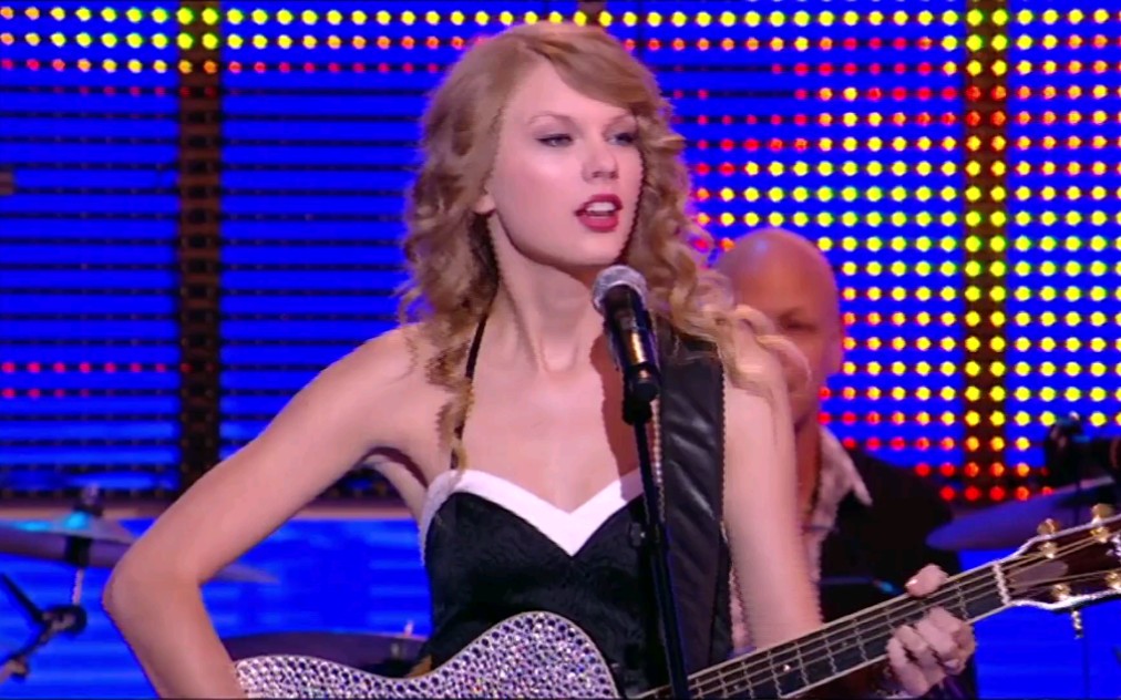 [图]Taylor Swift -《Mine》Live from Le Grand Journal 2010