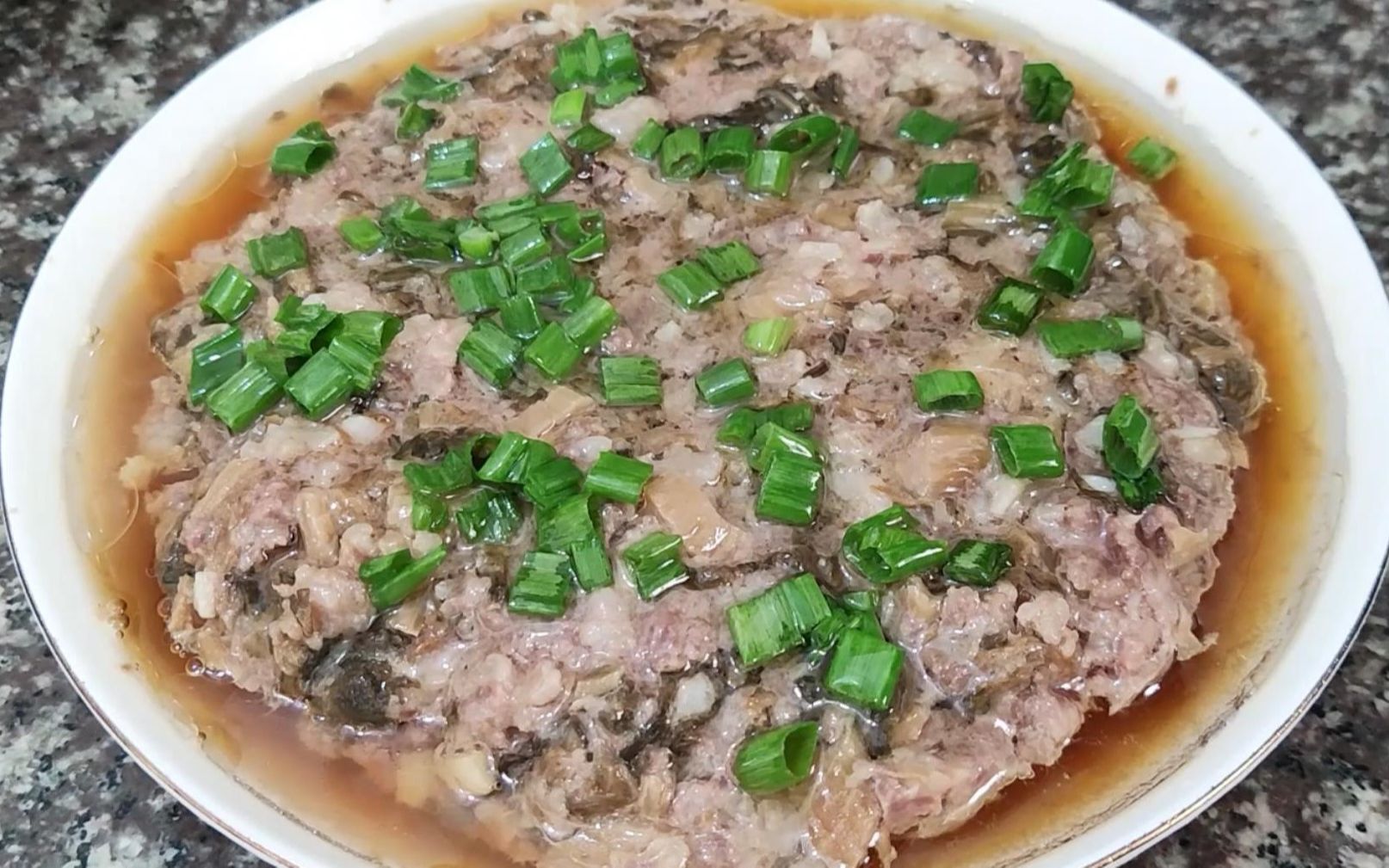 广东梅菜蒸肉饼,肉质嫩滑入味多汁,好吃不腻超下饭
