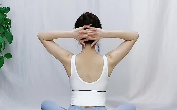 调理肩颈的瑜伽体式图片