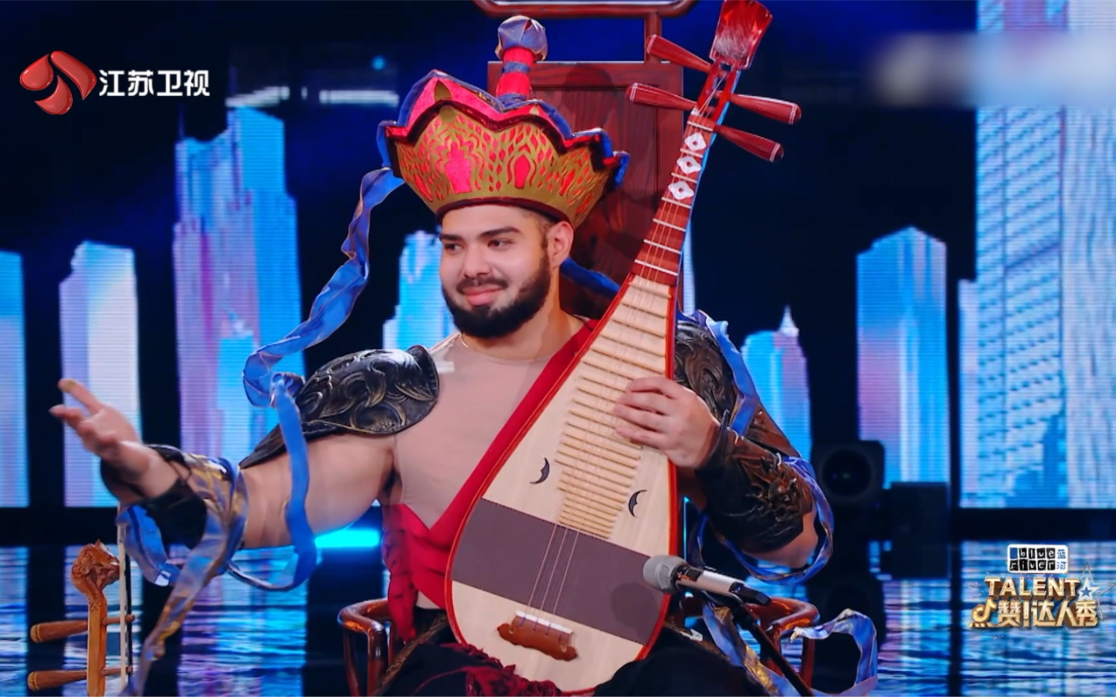 达人秀》| 外国小伙cos魔礼海,超魔性弹奏自制琵琶_哔哩哔哩_bilibili
