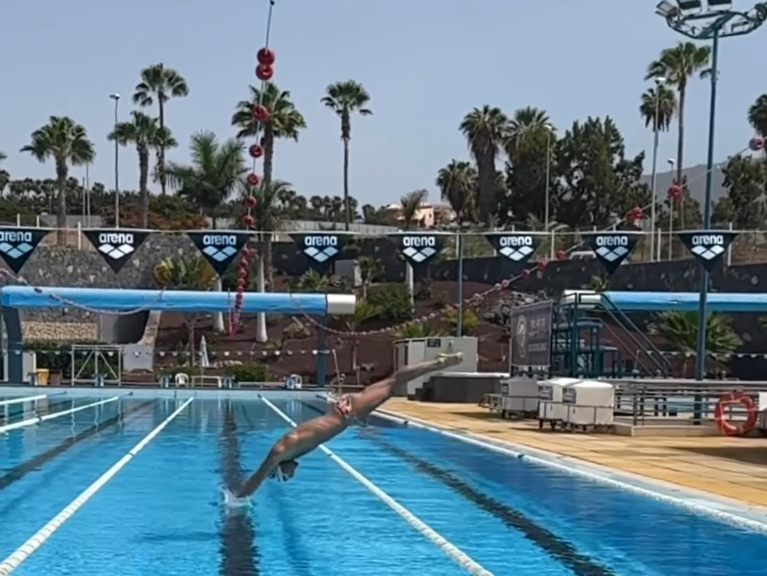 沉浸式欣赏超远的游泳跳水出发瞬间!入水真的太丝滑啦9069♀15