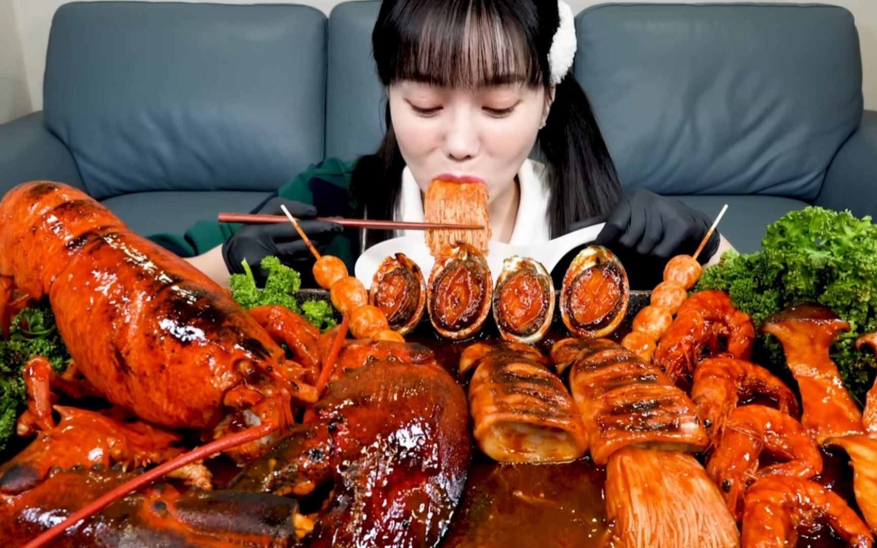[ssoyoung]韩国吃播 超级大龙虾!香辣海鲜(鲍鱼鱿鱼虾……)