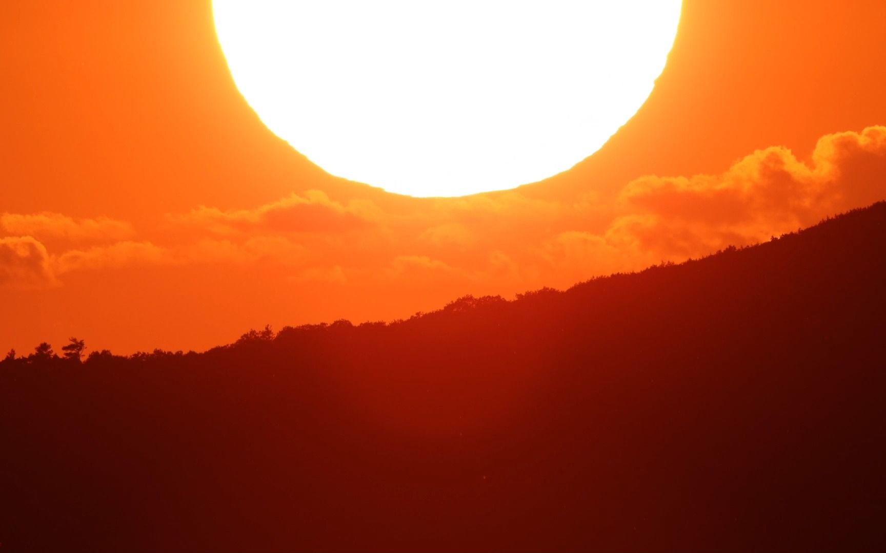 "落日归山海,山海藏深意"