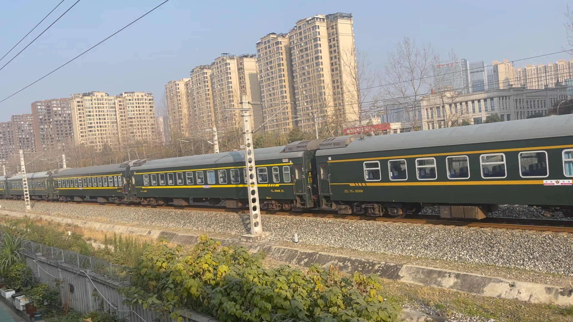 本务成局成段hxd3c-0178,车底成局成段dc600v集便25g,成昆复线上行正