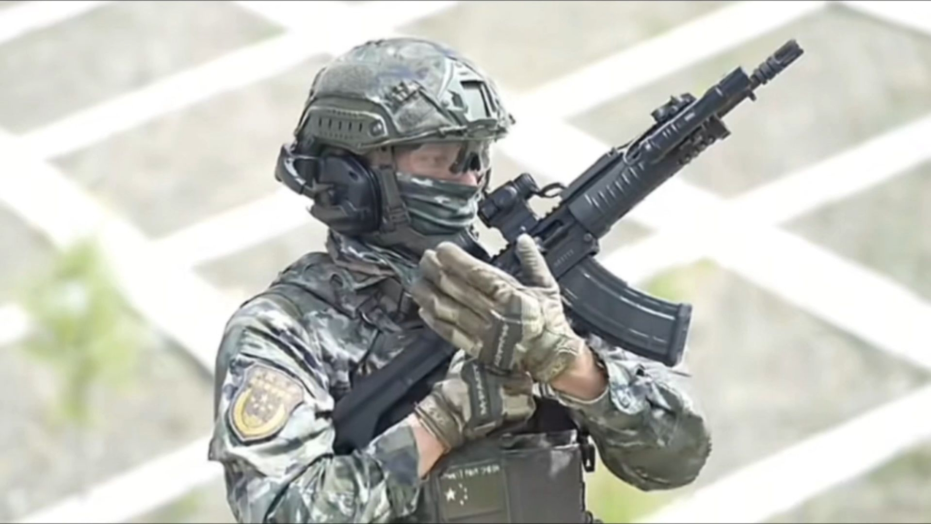 外网超火中国武警特种部队视频。