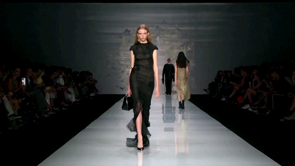 【直击】aigner 2024春夏时装秀,掀起时尚热潮!