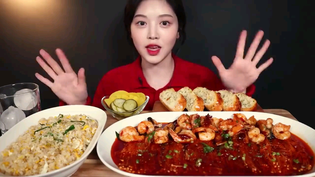 【咀嚼音】韩国吃播boki小姐姐吃火鸡金针菇 麻辣蒜油大虾 蛋炒饭