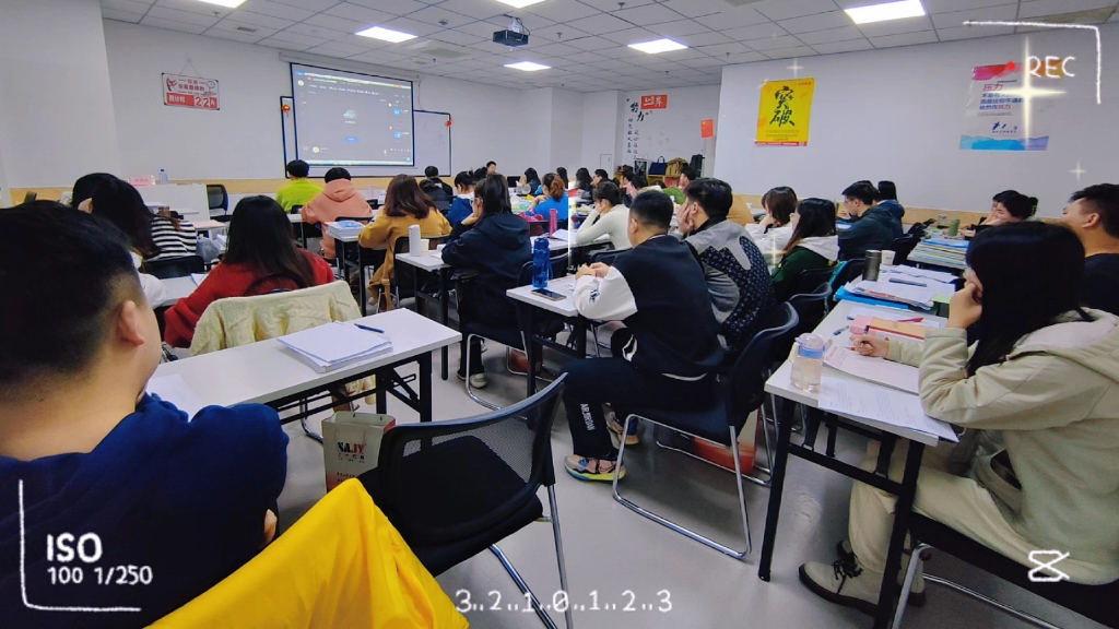 [图]金杯银杯不如同学们的口碑金奖银奖不如同学们的夸奖