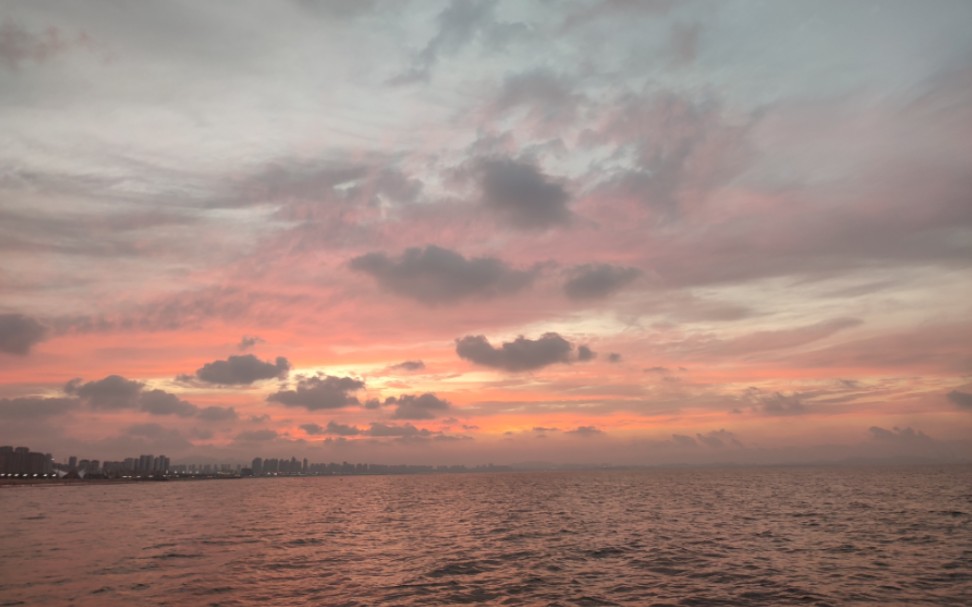 蔚蓝大海粉色天空,那是无尽的温柔.