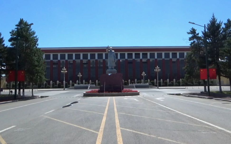 富拉尔基:中国一重厂门前