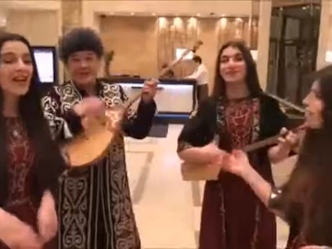 [图]【哈萨克民谣】Trio Mandili - Beibit Musa --《Gülderaim》