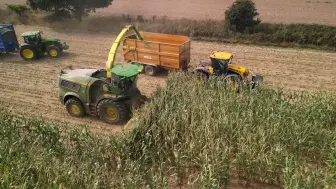 Скачать видео: 4K | 约翰迪尔（John Deere）9800i 牧草收割机