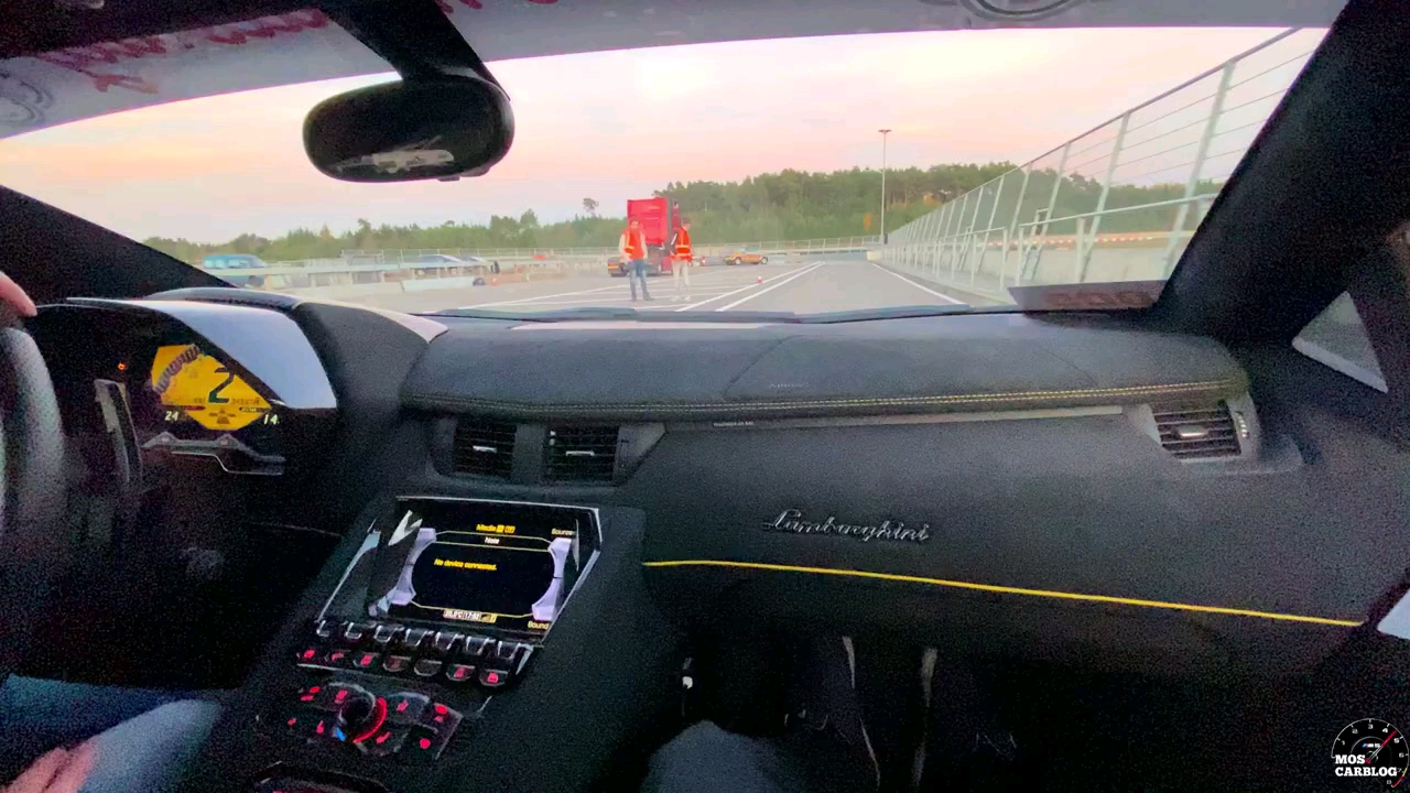 [图]Lamborghini Aventador SV on Racetrack! Passenger Lap / FI EXHAUST