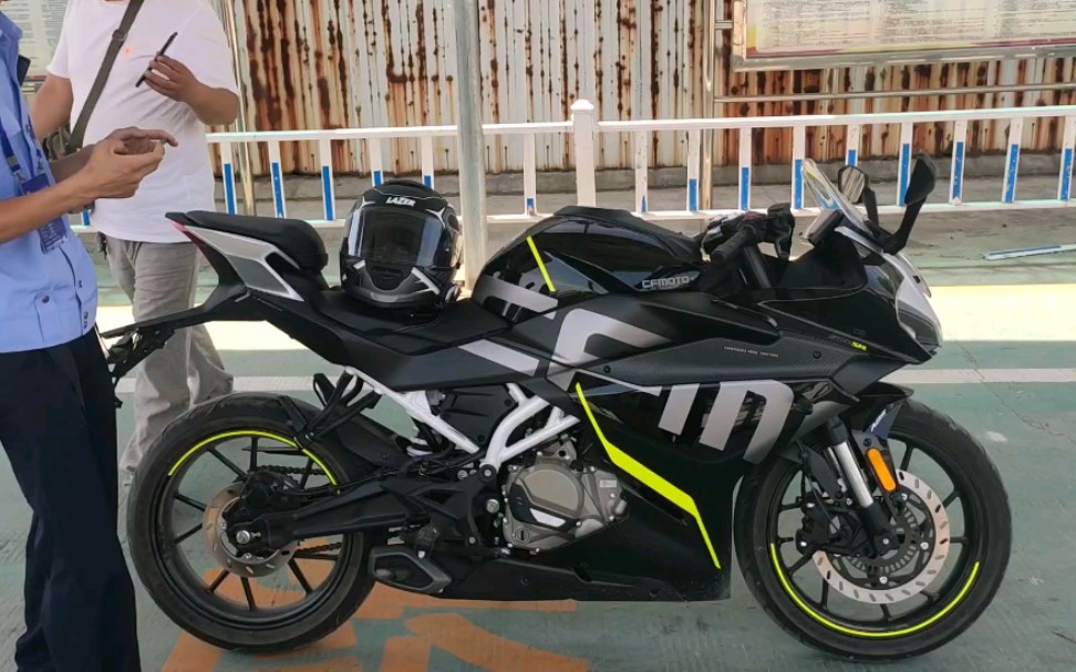 我的小摩托车春风250sr新车上户挂牌