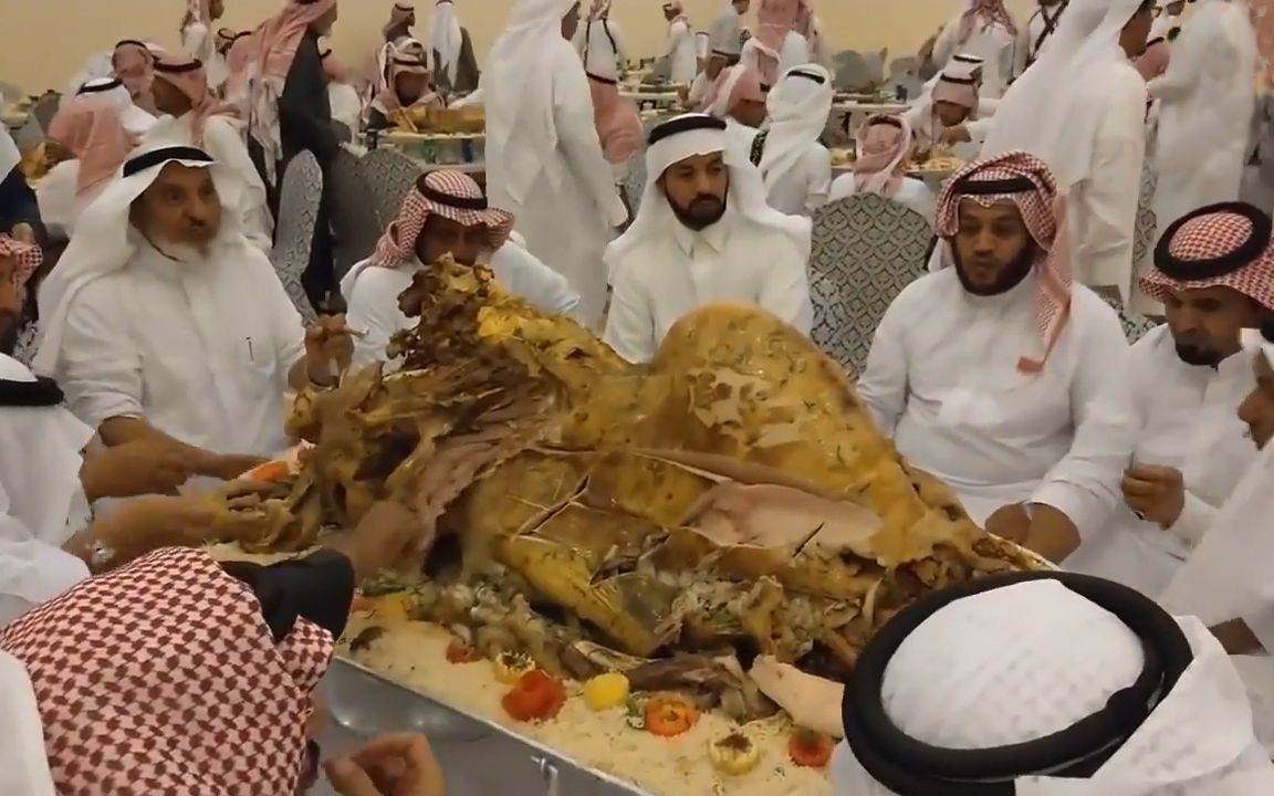 迪拜土豪聚会吃饭的时候,都会吃些什么?一顿饭得花多少钱?