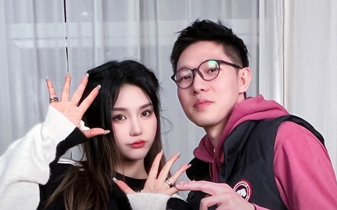 《独家专访刀小刀sama》00年的小女生历经网络风雨,关关难过关关过,你