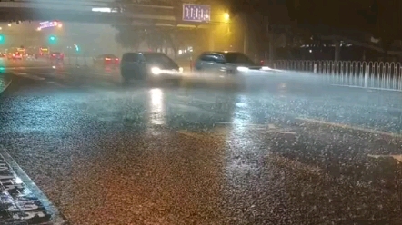 [图]夜幕下的北京秋雨绵绵～～