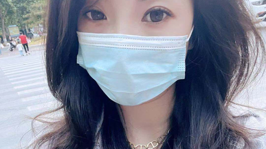 又是单纯可爱的口罩小姐姐