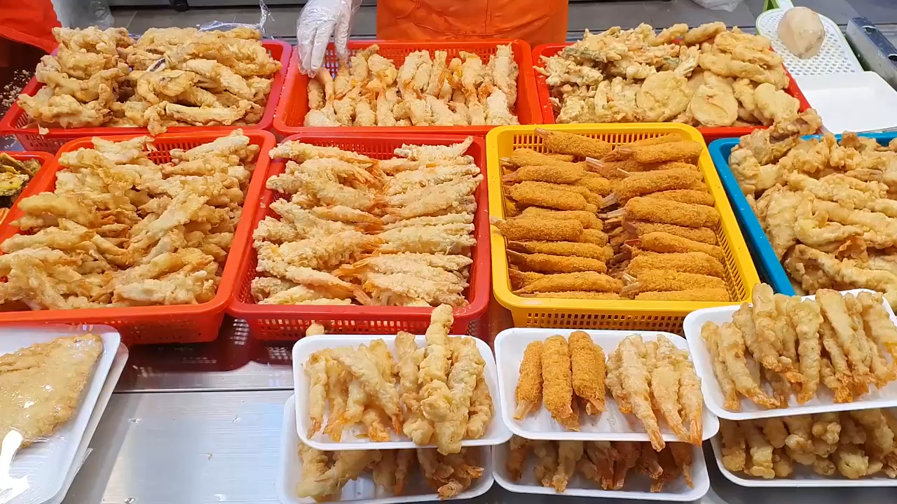 油炸食品和马铃薯煎饼末的国王-韩国街头食品