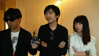 2012洪晃采访穿（金主）阿玛尼的新裤子乐队，庞宽史上最帅话筒架。畅聊演出砸电脑心得。