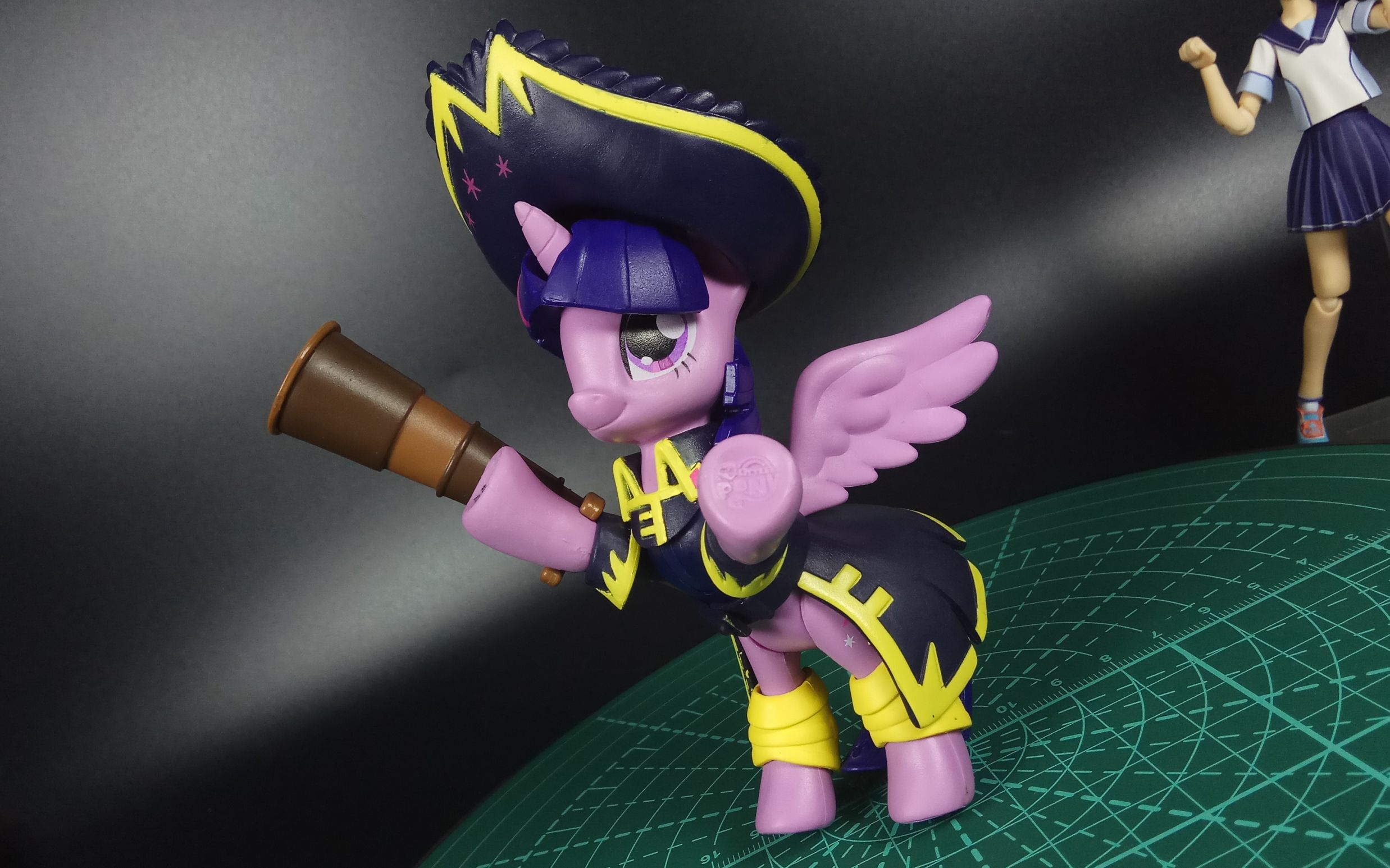 黑塔模玩分享127孩之宝沃尔玛限定小马宝莉船长装紫悦可动玩偶海外版