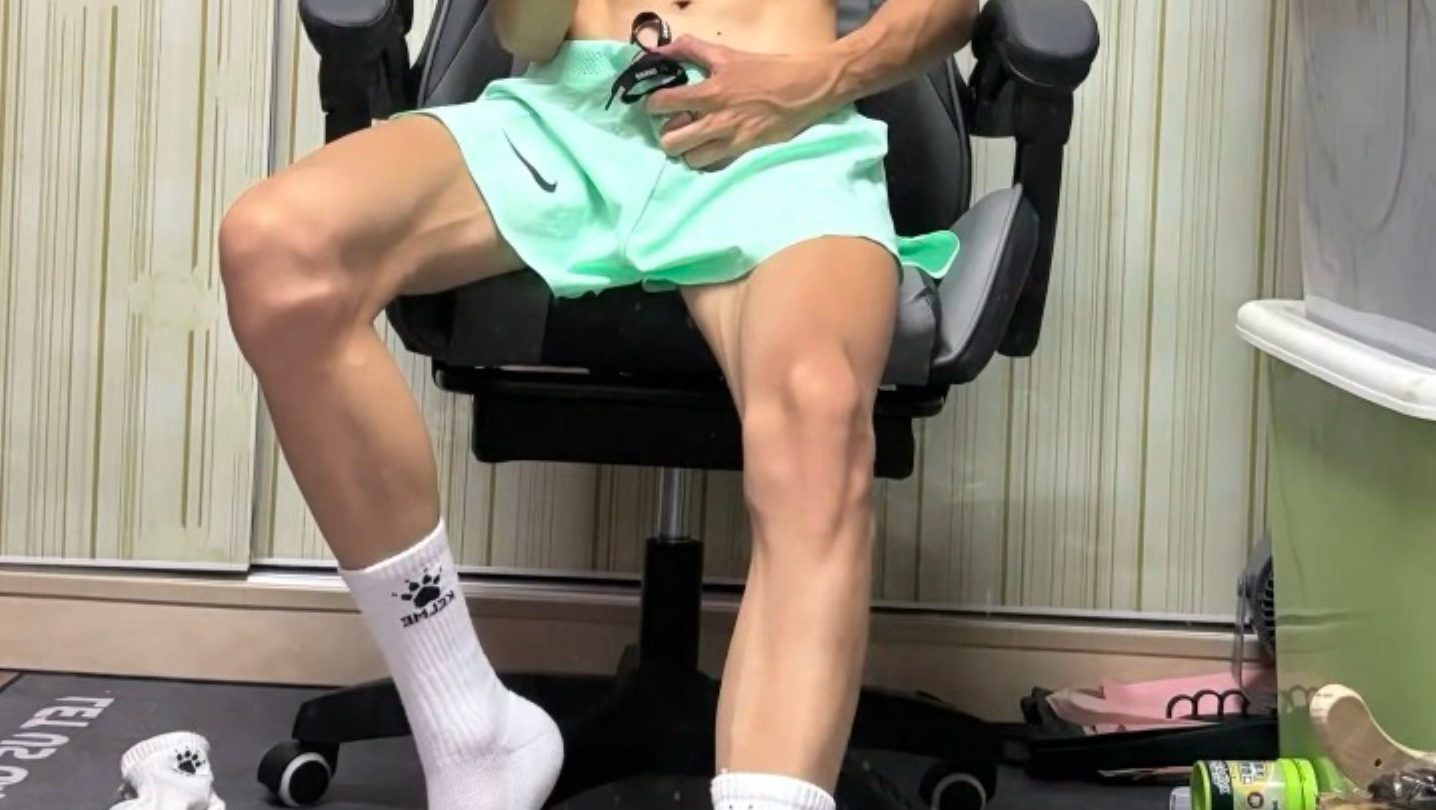 哪来的黑皮小狗？