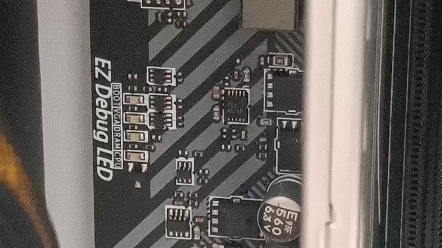 问:电脑刚开机debug灯这种情况应该是什么故障?主板是微星b360迫击炮!哔哩哔哩bilibili